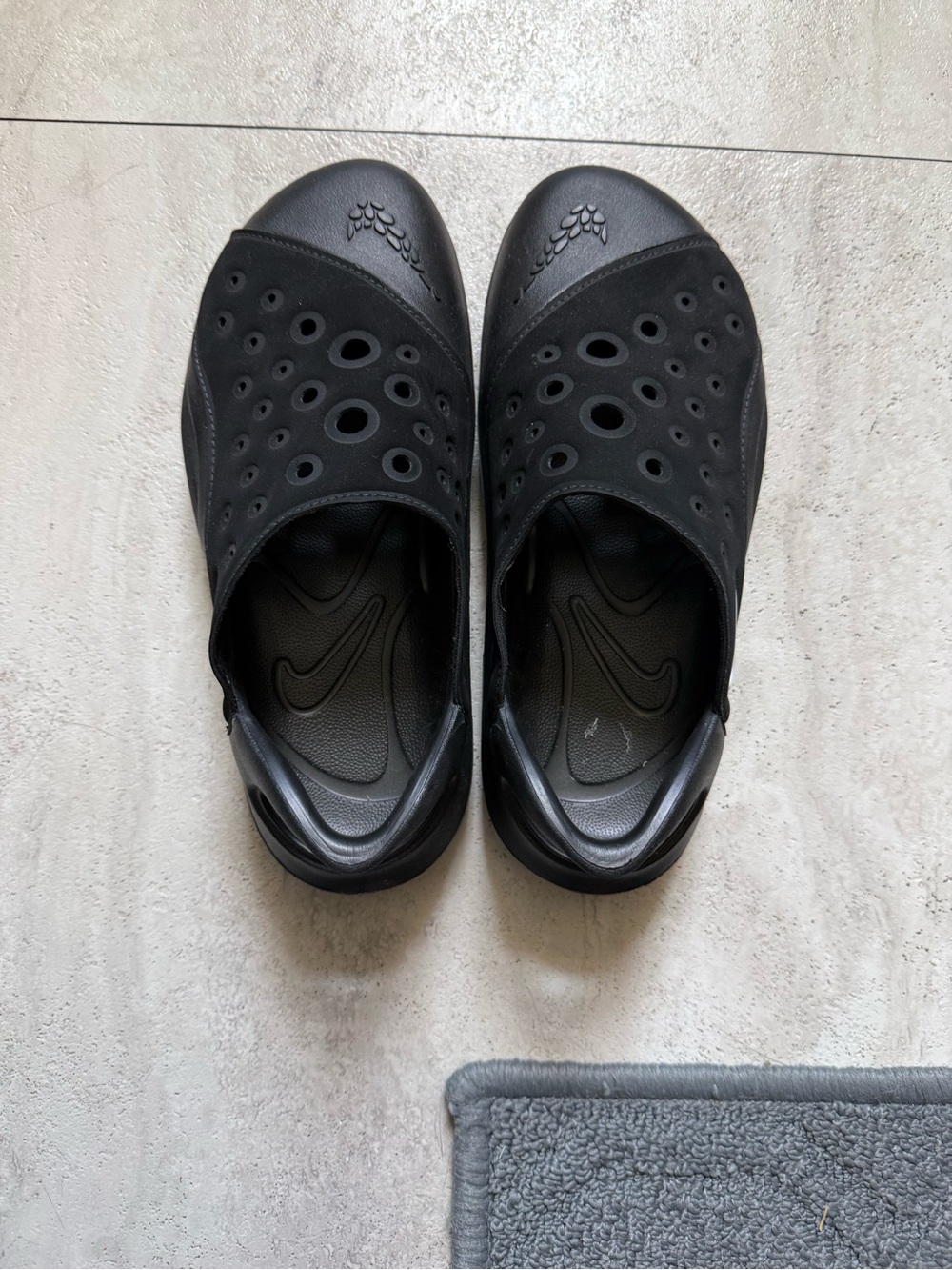 Nike Aqua Swoosh Big Kids Unisex Black Slip-On Clog Shoes
